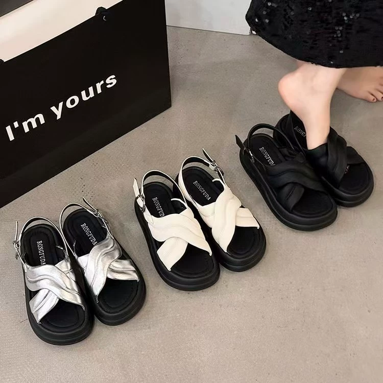 Summer beach sandals with a strap, Korean style