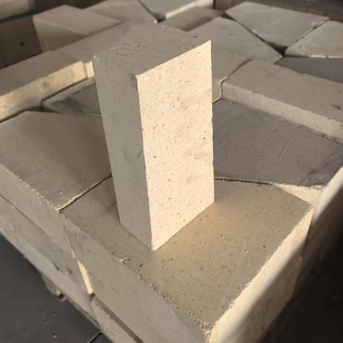 材料现货供应直发高铝抗剥落耐火砖回转窑用高铝耐高温氧化铝