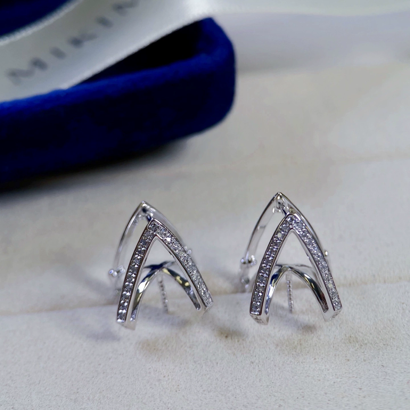 Аксессуары Platinum Pt900, серьги, инкрустация бриллиантами, диаметр 0,2 карата, эталонные бусины, бусины 11–12 мм в комплект не входят