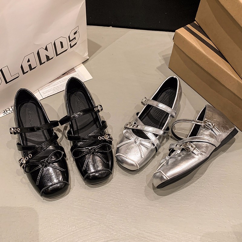 Zapatos de botón retro plateados de boca superficial para mujeres 2026 primavera y verano nuevos botones franceses con falda zapatos de ballet