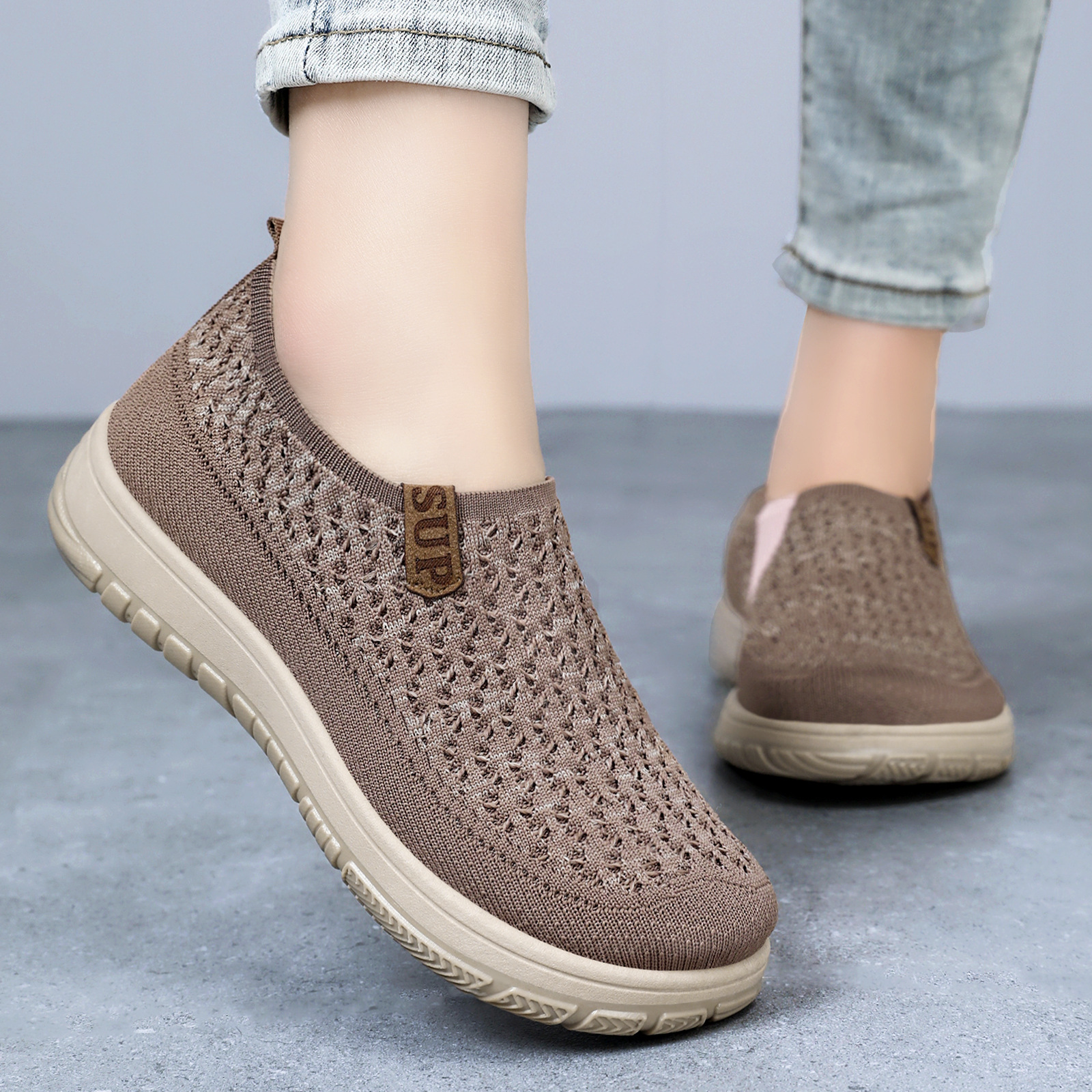 Primavera y otoño nuevos viejos zapatos de tela de Beijing zapatos de mujer con suela suave cómodo con un pie de calzado de calzado, zapatos casuales antideslizantes con suela gruesa para mujeres
