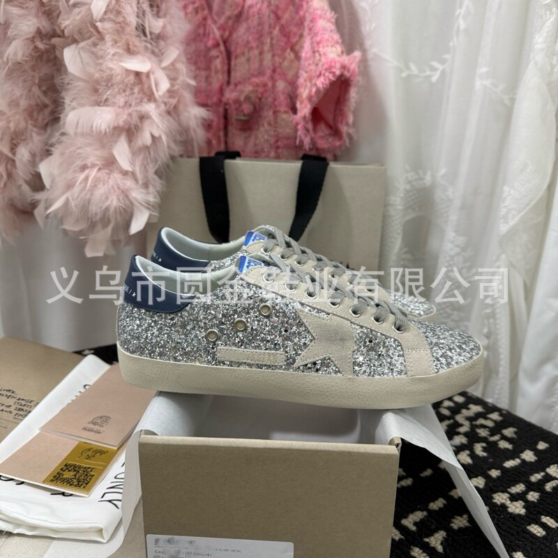 High-end luxury Korean-style star-patterned shoes, designed for export, with a distressed, slightly worn look, featuring hidden height-increasing soles, fashionable and versatile white sneakers for both men and women