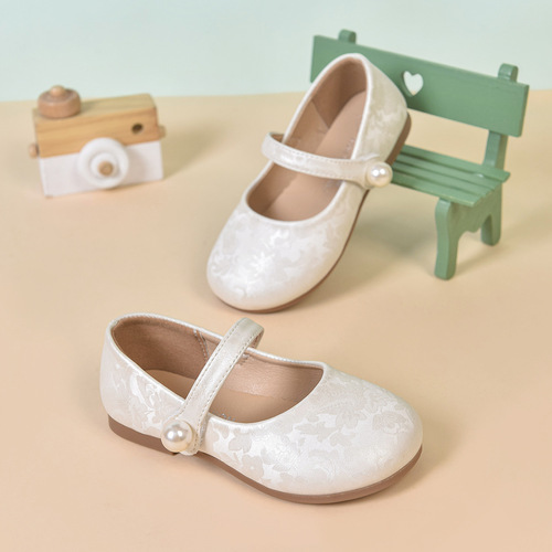 Ladycup Hanfu-style Soft-soled Children's Shoes Autumn New Design for Little Girls, featuring traditional patterns and a classic look.