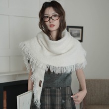 现货羊毛三角巾毛边大披肩保暖冬季围脖韩系围巾百搭拗造型