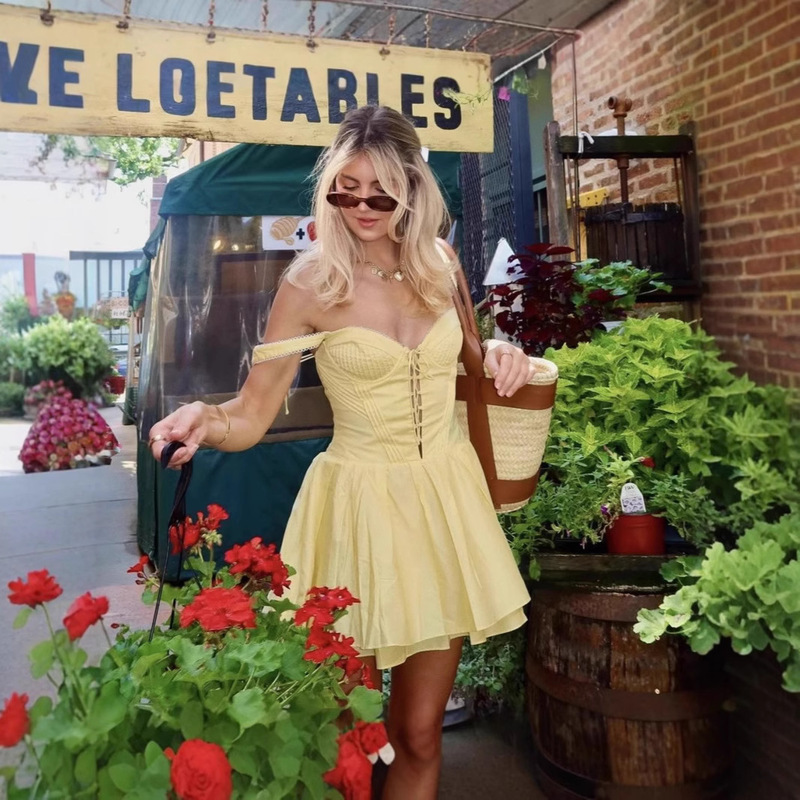 Summer New French V Neck Sexy Slim Mini Skirt Sweet and Chic Pleated Short Suspender Dress