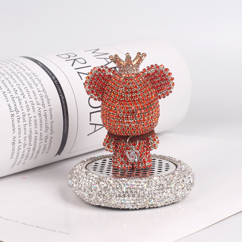 Accesorios para automóviles Adornos de aromaterapia Oso violento Muñeca linda Perfume para automóvil Aromaterapia Dibujos animados creativos Decoración de automóvil Mujer