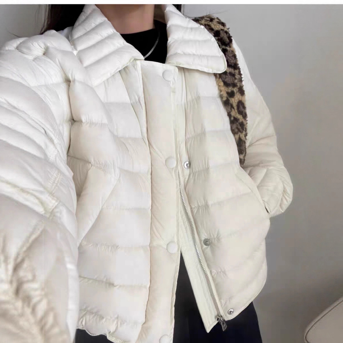 2025 New Autumn and Winter Korean Style Loose Short Lapel down Jacket for Women, Lightweight White Duck down Jacket for Small People