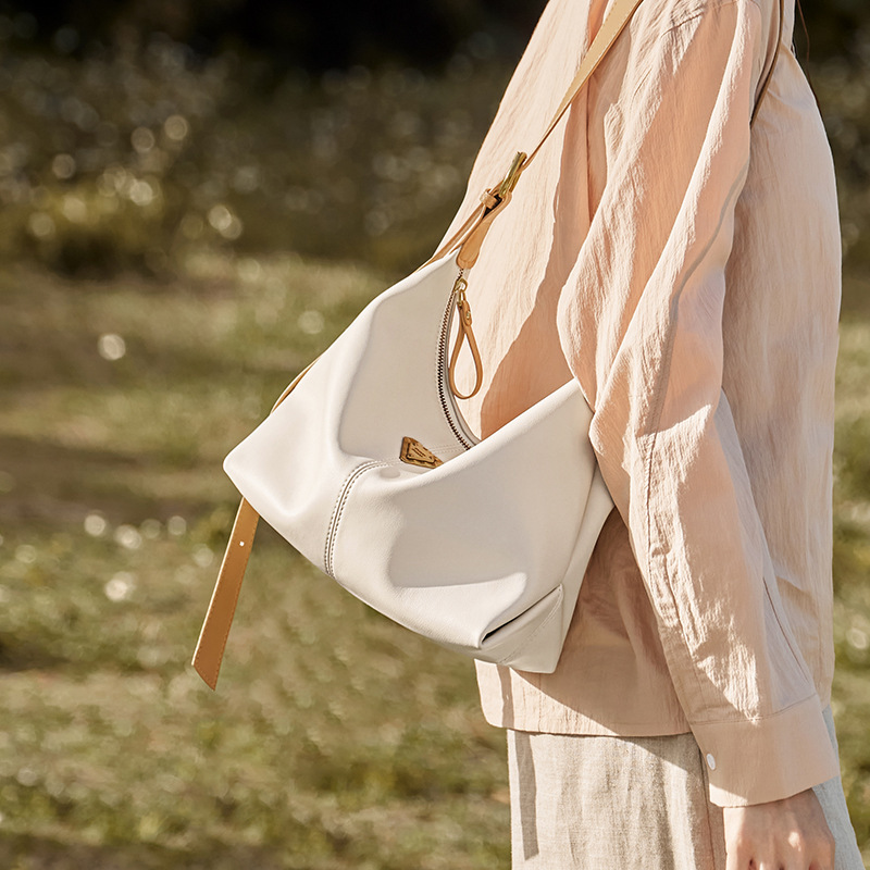 Casual Style Crossbody Women's Bag 2026 New Vintage Commuter Shoulder Bag Genuine Leather Versatile Large Capacity Tote Bag Casual Style Crossbody Women's Bag 2026 New Vintage Commuter Shoulder Bag Genuine Leather Versatile Large Capacity Tote Bag