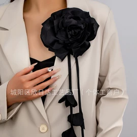 项链;胸花;耳坠