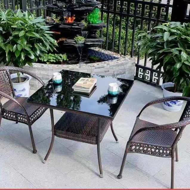 籐テーブルと椅子の3点セット、バルコニーティーテーブルと椅子、カジュアルな屋外中庭、高齢者用背もたれ籐椅子、コーヒーテーブルの組み合わせ|undefined