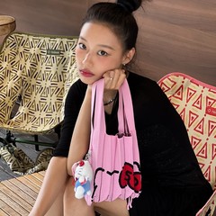 韓国の連名タイプのハローキティ猫が可愛いです。
