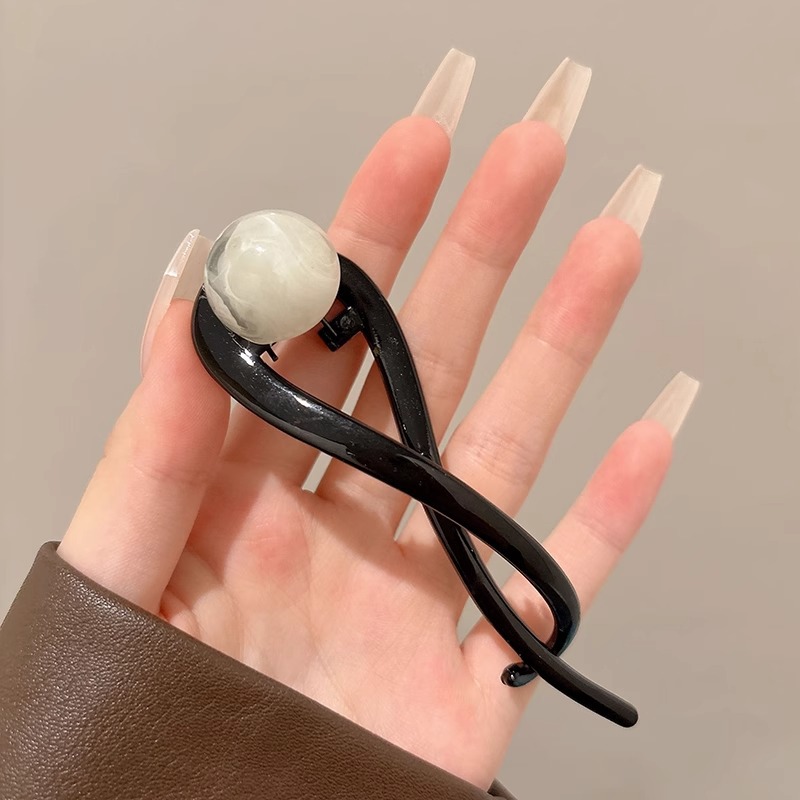 Pinza para el cabello de una palabra de temperamento simple clip giratorio de la parte posterior de la cabeza de las mujeres 2025 nuevo clip de agarre para el cabello de placa retro clip de boca de pato tocado