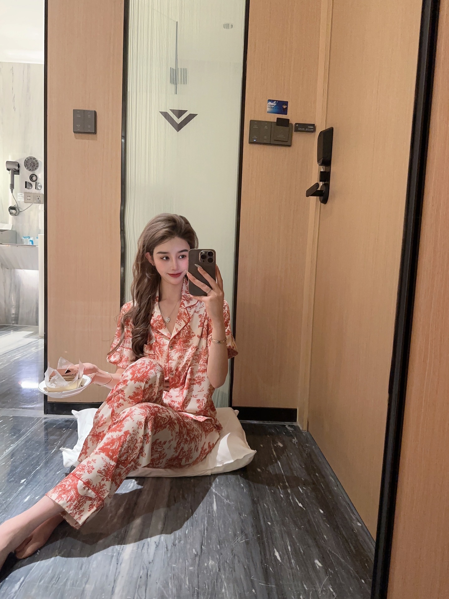 [Fujia oro corto largo] Año Nuevo Zodiaco rojo año desgaste hogar temperamento impresión nicho de seda de hielo pijamas de lujo