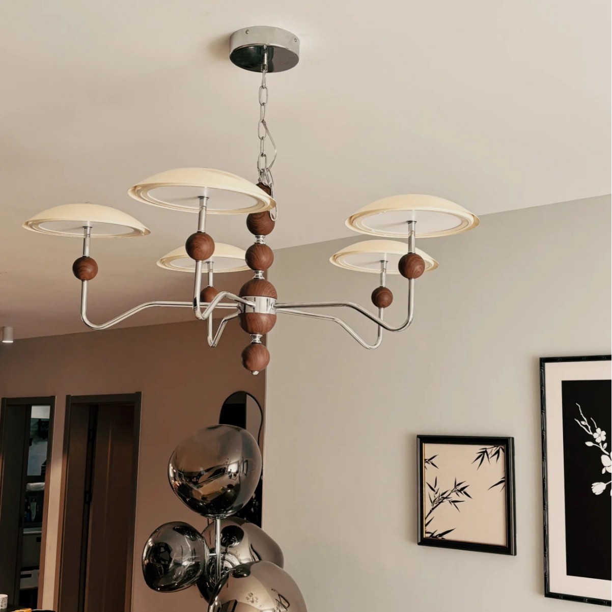 Lámpara de la sala de estar 2025 nuevo disco volador de órbita de estrellas estilo retrógrado francés iluminación principal de la atmósfera del restaurante medieval