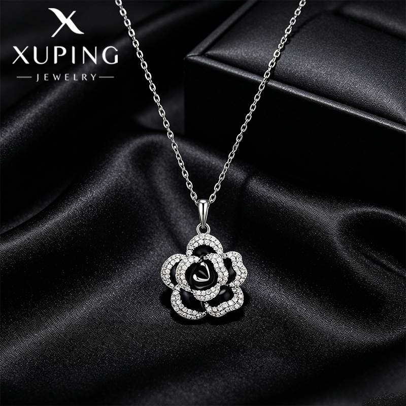 Xuping nicho de moda diseño negro camellia collar de verano fragante ligero esmalte collar de mujer al por mayor