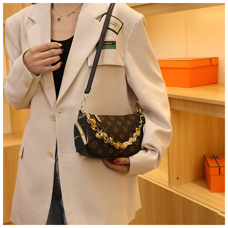 Women's Chain Shoulder Messenger Crossbody Bag High-end Style_voghion.com