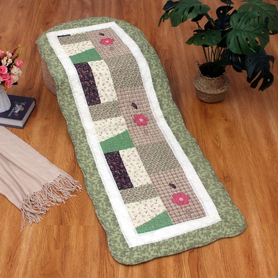 Quilted Anti-Slip Patchwork Living Room – Avtomobil döşəmə paspasları - small-red-flowers-with-green-edges-bedside-mat-or-car-mat-for-rear-seat-50x135cm
