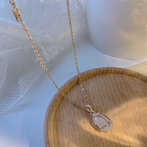 Japanese and Korean Style Light Luxury Cat's Eye Stone Tulip Pendant Titanium Steel Necklace for Women, Unique and High-End, Versatile Lockchain Jewelry