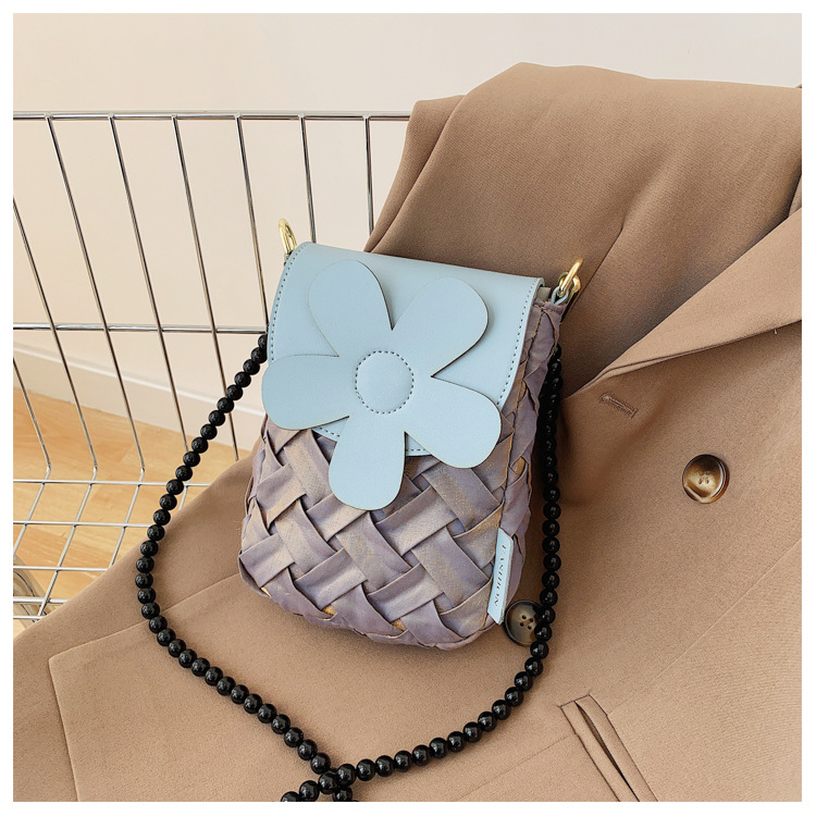 Women's Fashion Solid Color Soft Surface Square Magnetic Buckle Square Bag Artificial Leather Shoulder Bags display picture 4