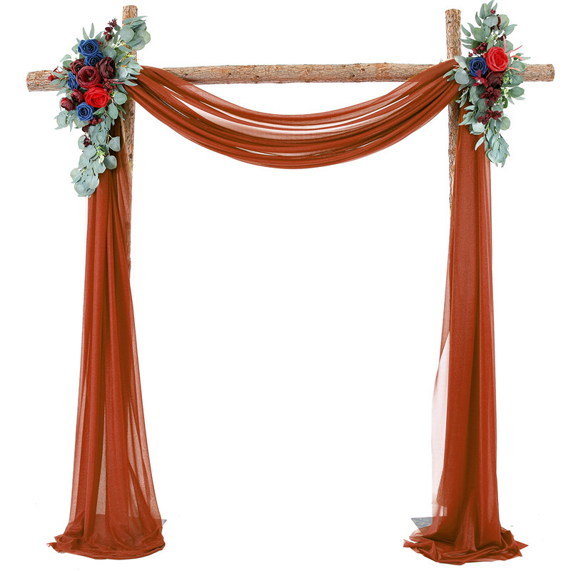 カーテンは欧米の結婚式のアーチで飾られています。|undefined