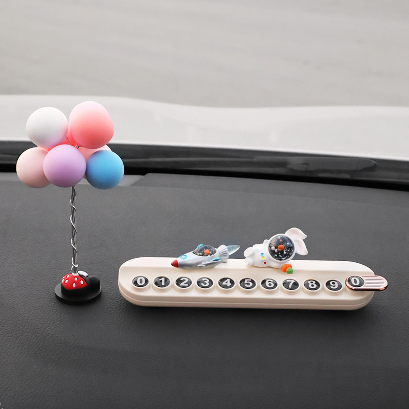 Tarjeta de teléfono de movimiento de automóviles lindos astronautas 2024 nuevos productos explosivos tarjeta de estacionamiento temporal de automóviles adornos de mujer
