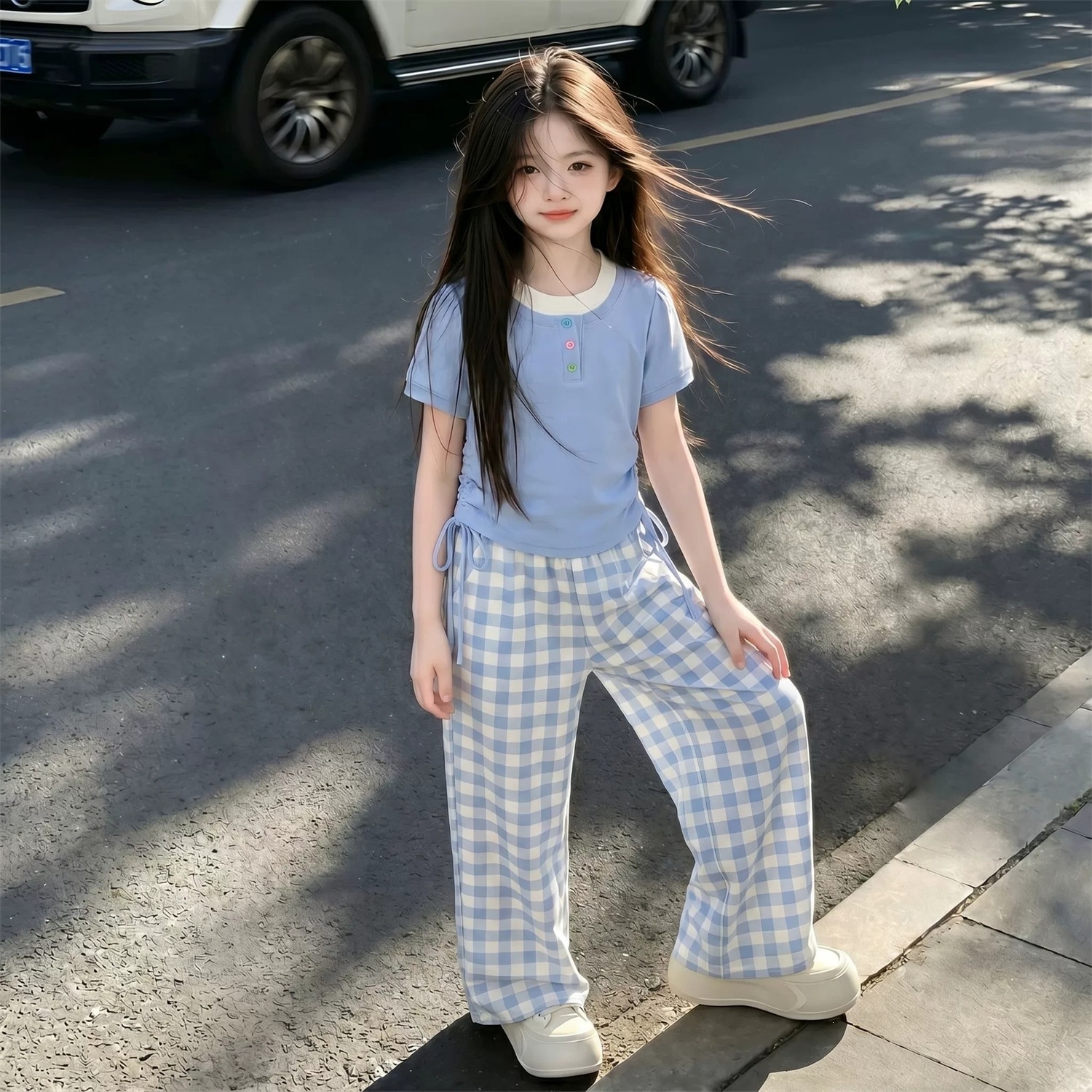 Fashionable and fresh summer two-piece set for middle and large children, featuring a trendy patchwork short-sleeved shirt and plaid pants.
