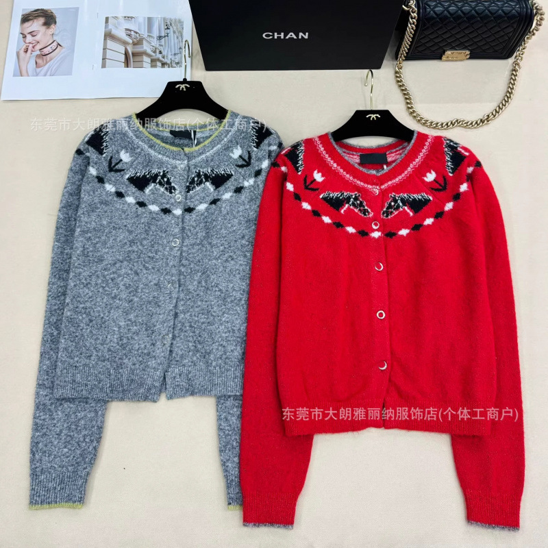 深圳南油货～高版本DI家 25早秋新款 黑色小马圆领针织长袖开衫