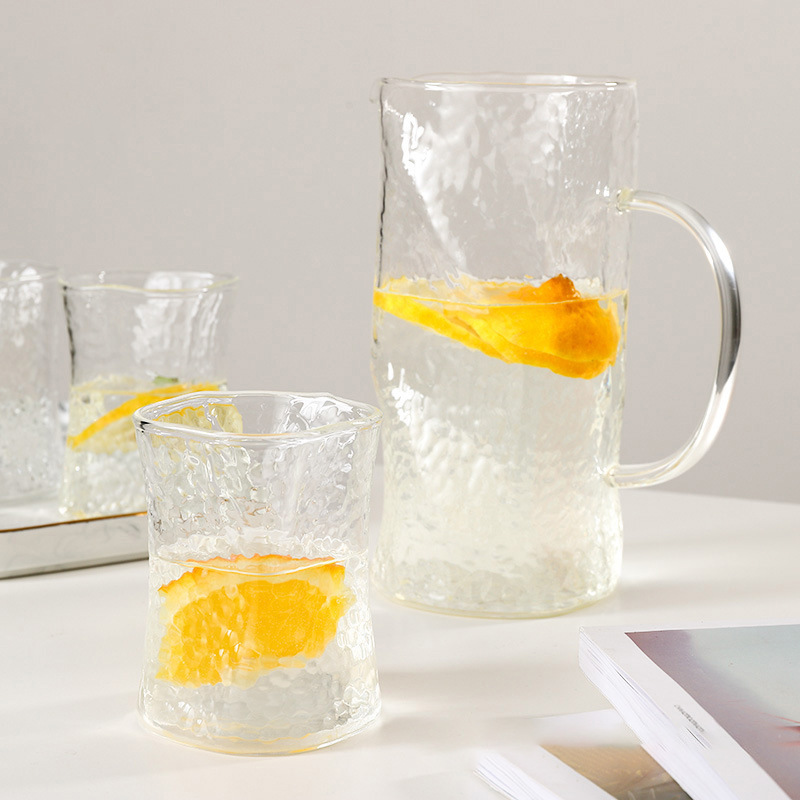 With a forged pattern glass transparent teapot