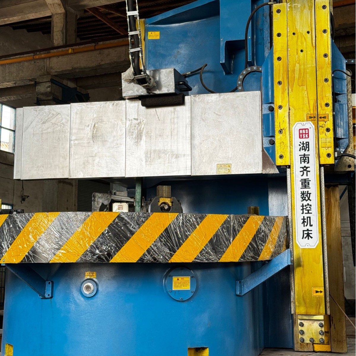 Alquiler de máquina herramienta CNC Hunan Qizhong CK5116E Torno vertical CNC 2,6 m entrega de alquiler de torno vertical