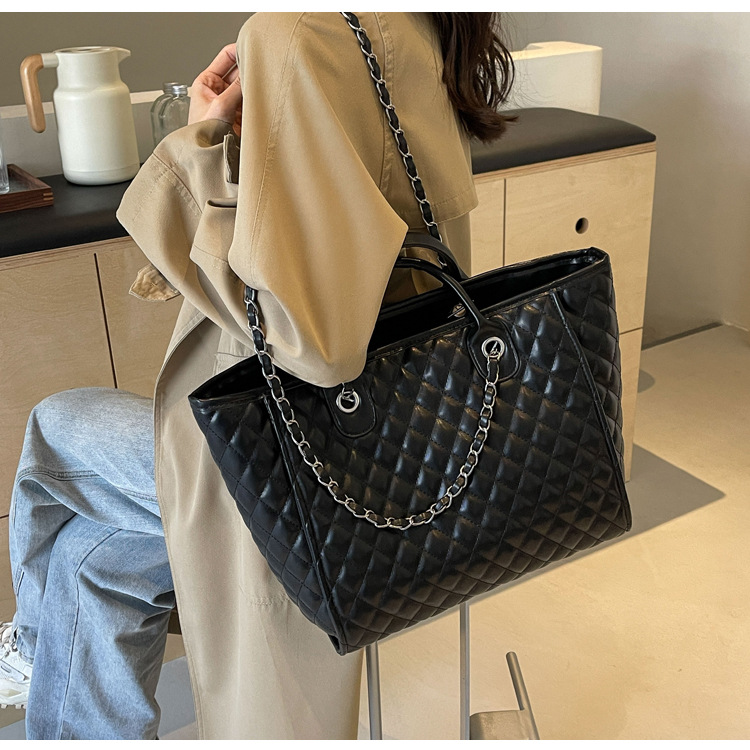 European And American Lingge Bag New Large Capacity Chain Bag Fashionable And Versatile Handheld Single Shoulder Tote Bag_voghion.com