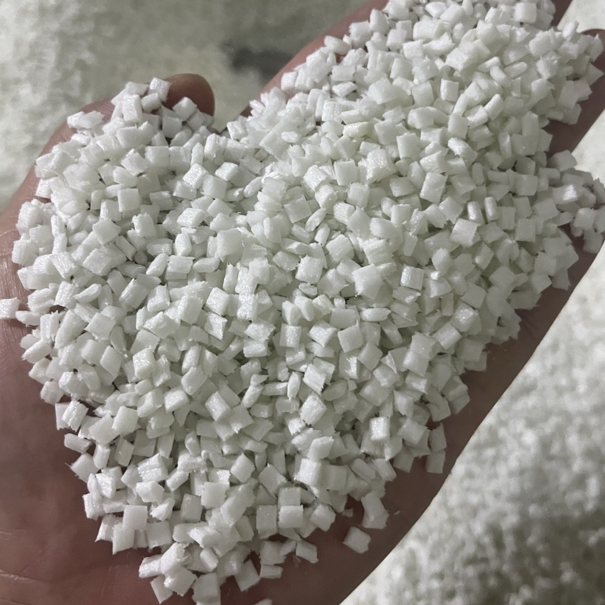 加纤TPU材料强度高 耐磨 柔韧性好 绝缘性好 耐热性强本色黑色tpu