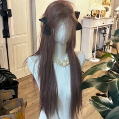 新商品のピンクの茶色のかつらの洋気の長いまっすぐな髪は白い小口のレースのシミュレーションの髪のかつらの女性の全頭カバーの女性を現します。