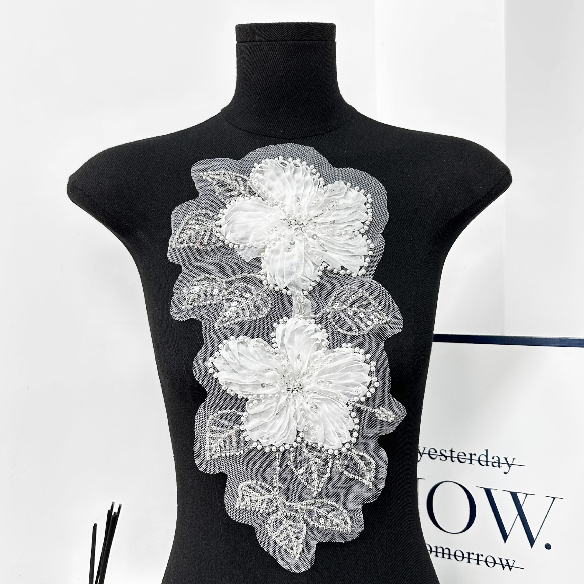 Nuevo blanco y negro esquinilla bordado tridimensional tela de malla fijación floral accesorios accesorios de vestido vestido