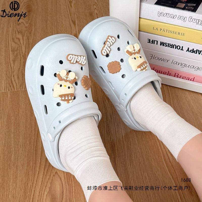 New Style Cookie Kt Cat Hole Shoes for Girls, Summer Outdoor Wear for Students, Versatile and Stylish Shoes