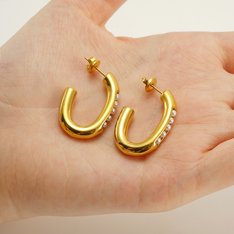 INS estilo francés estilo de alta calidad de acero inoxidable pendientes femeninos europeos y americanos 18K pendientes de perlas con incrustaciones de acero de titanio pendientes al por mayor