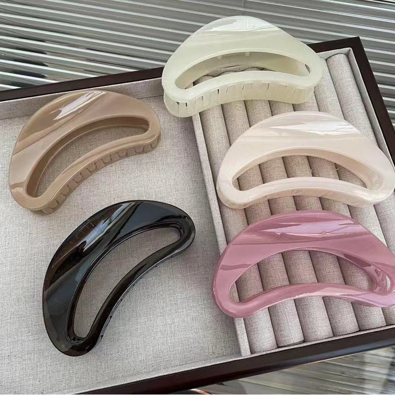 Casual Large Cut Out Clip for Women, High-end Curved Shark Clip for the Back of the Head, Hair Clip, New Hair Accessory