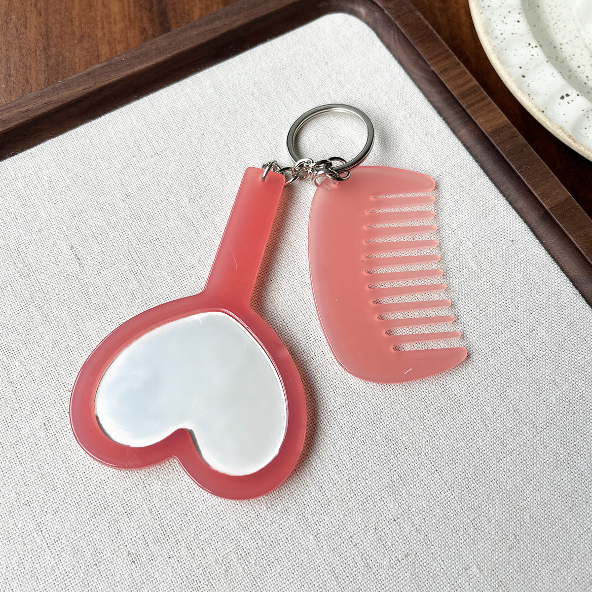 Espejo de maquillaje portátil portátil en forma de corazón de alta definición, espejo de maquillaje para estudiantes, espejo pequeño, artefacto de maquillaje