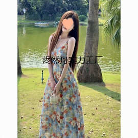 法式海边温柔吊带碎花度假风新款夏季油画气质沙滩吊带连衣裙长裙