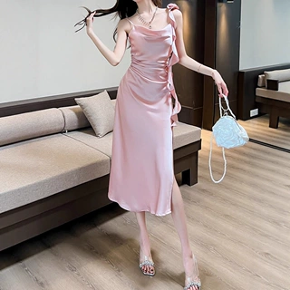 2026新款高级感缎面荡领吊带连衣裙女夏季设计感手工订花裙子