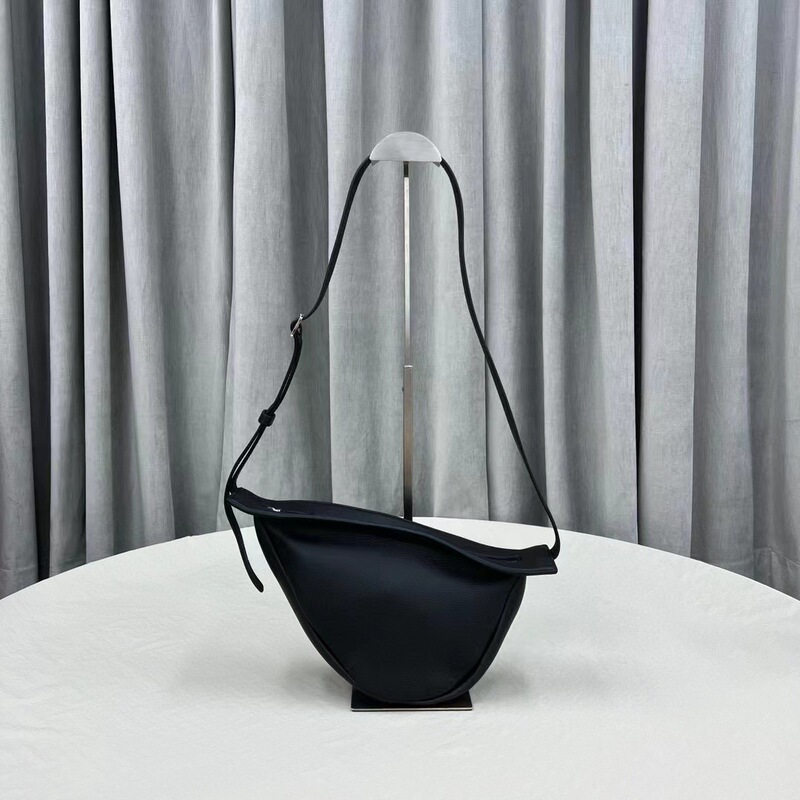 Saddle Bag the Casual Women's Bag Crescent Bag Underarm row Half Moon Bag Crossbody Bag Fashion Banana Bag Trendy for Men and Women Saddle Bag the Casual Women's Bag Crescent Bag Underarm row Half Moon Bag Crossbody Bag Fashion Banana Bag Trendy for Men and Women