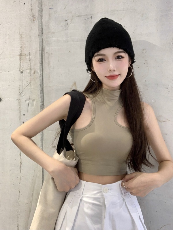 純粋に首のサスペンダーのベストを掛けたいです。女性の中に胸のクッションが付いています。|undefined