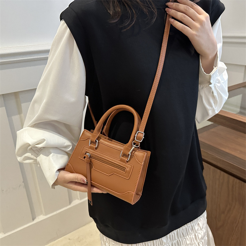 패션 핸드백 2024 새로운 한국 유행 예술적 작은 광장 가방 간단한 유행 어깨 가방 캐주얼 크로스 바디 백