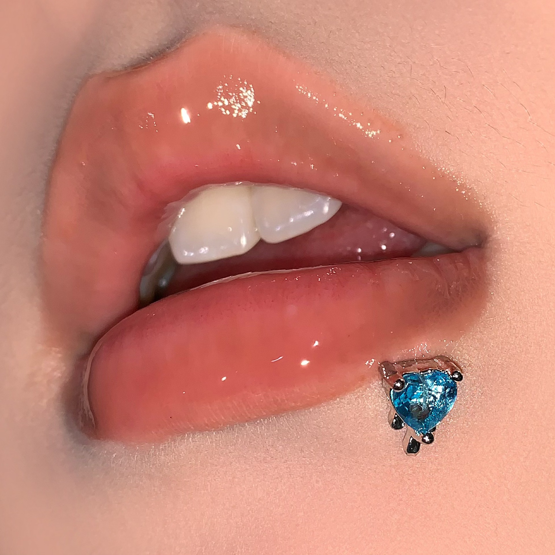 Silver pointed spike labret stud material detail