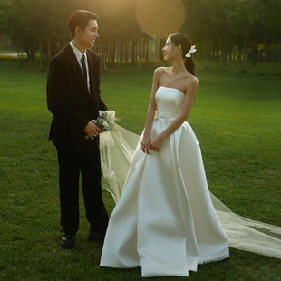 French Light Wedding Dress Satin Tube Top Simple Niche High-end Photo Studio Theme Photo Welcome to Go Out Yarn Tail