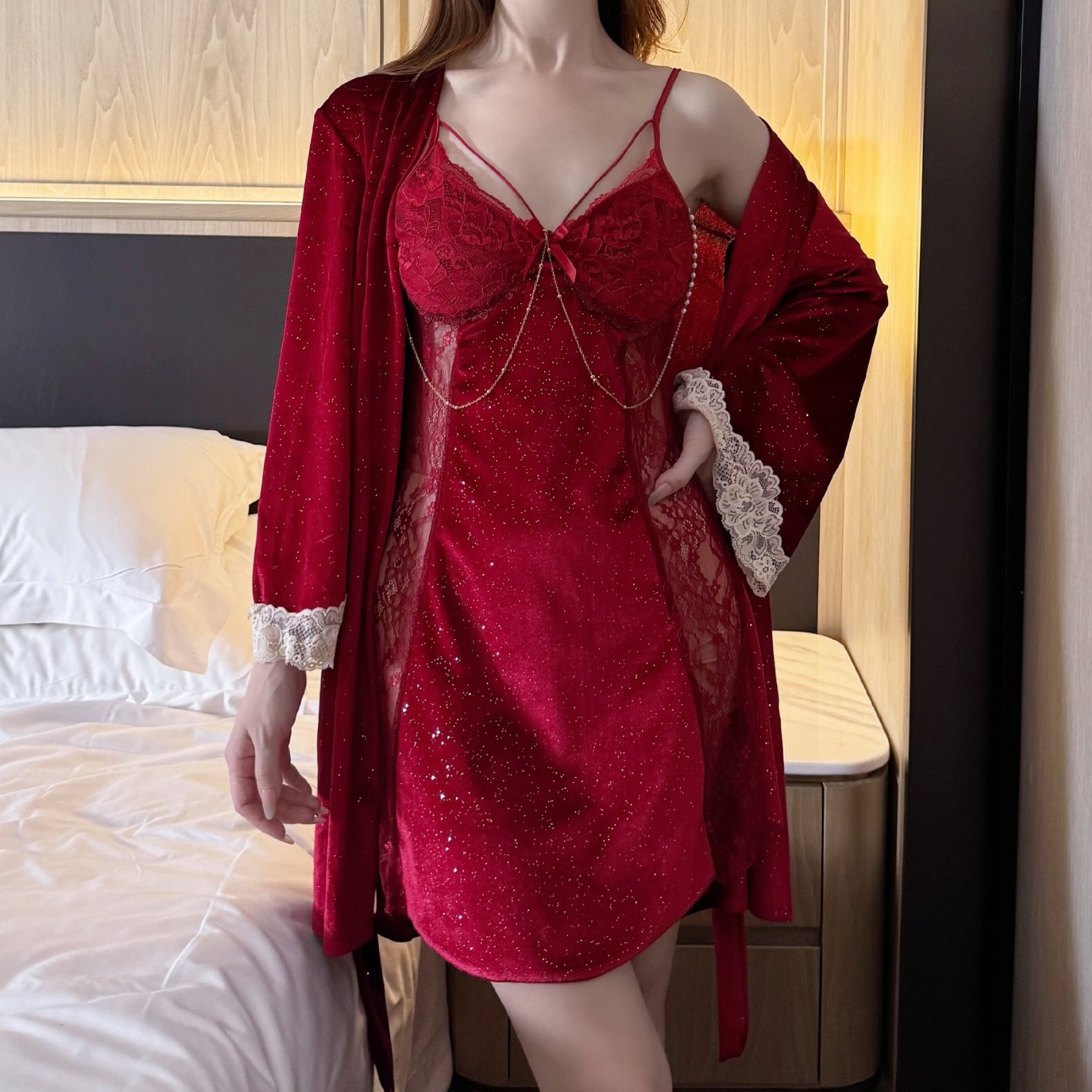Sexy Sling Golden Velvet Nightgown Nightgown Two-piece Nightgown Women's Spring and Autumn Home High-end Luxury Pearl Chain