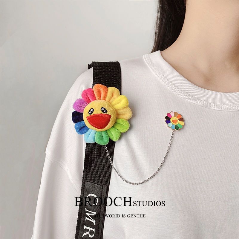 Cadena de dibujos animados broches de pelusa lindas muñecas pines creativos accesorios de pareja al por mayor joyas colgantes nicho