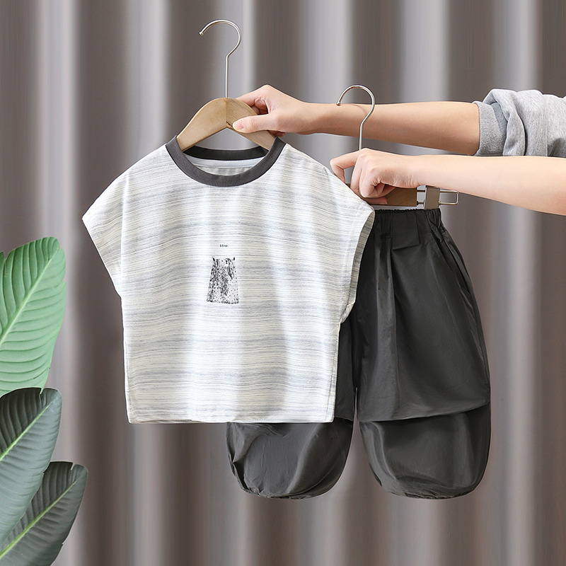 8132 traje de verano para niños 2025 nuevos pantalones cortos de manga corta de moda para niños de dos piezas ropa de verano para bebés de moda