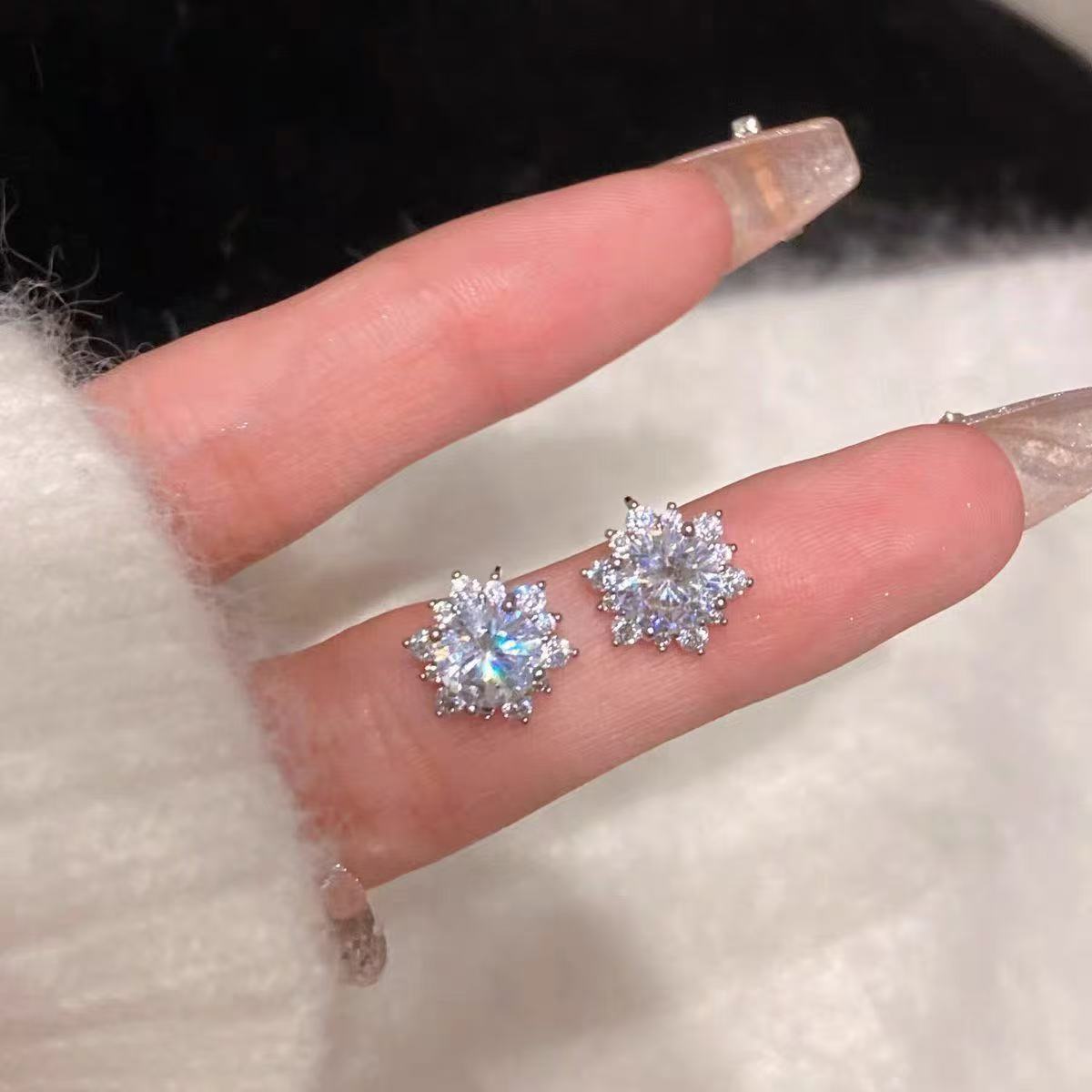 Nail sequins solar-powered, earrings with zircon