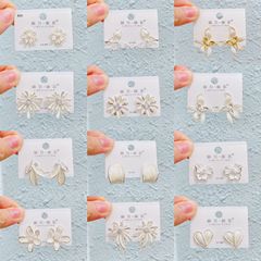 Liyin/Libeliying フレンチ雰囲気のホワイトペイントライトラグジュアリー輝く個性ニッチユニークな気質の女性用イヤリング