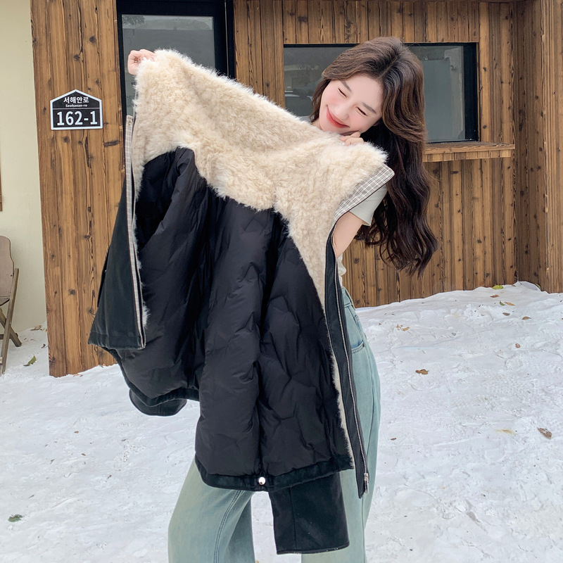 Real Shot of Black Leather down Jacket for Women, Winter 2026 New Model, American Retro Style with Lamb Wool Splicing and Thickened White Duck down